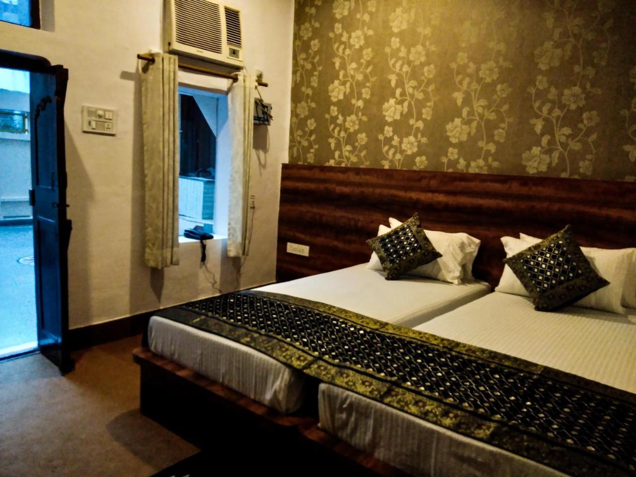 Dwivedi Hotels Hotel Elena Varanasi Exterior foto