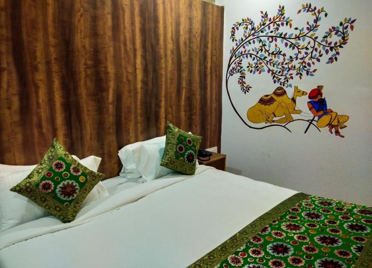 Dwivedi Hotels Hotel Elena Varanasi Exterior foto