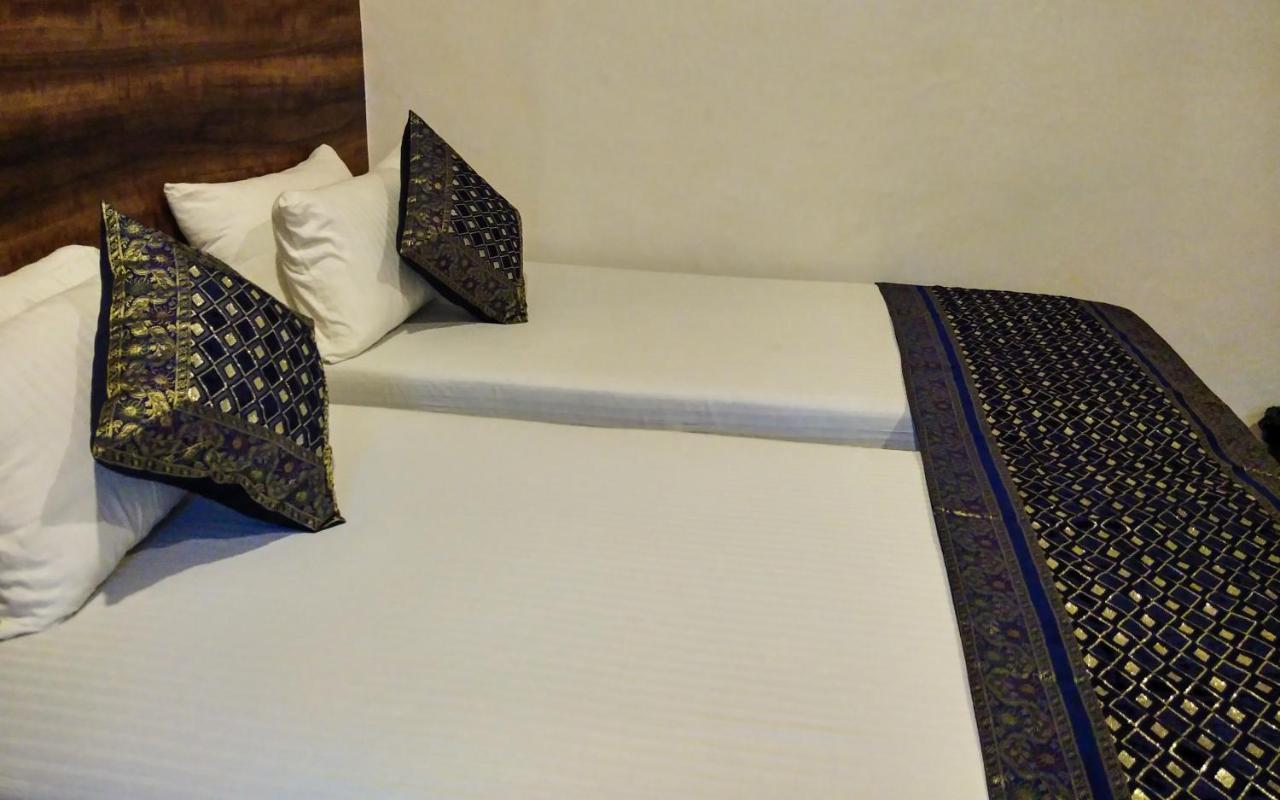 Dwivedi Hotels Hotel Elena Varanasi Exterior foto