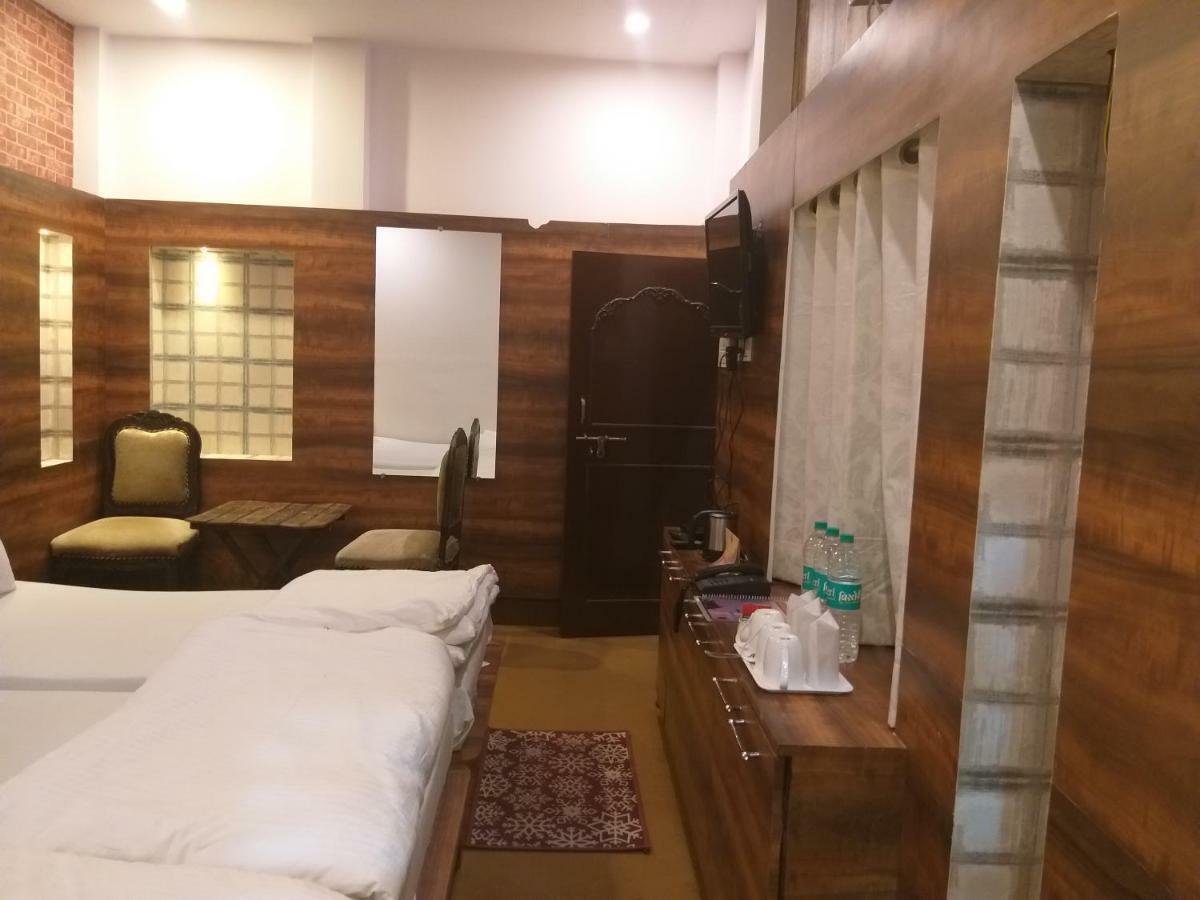 Dwivedi Hotels Hotel Elena Varanasi Exterior foto